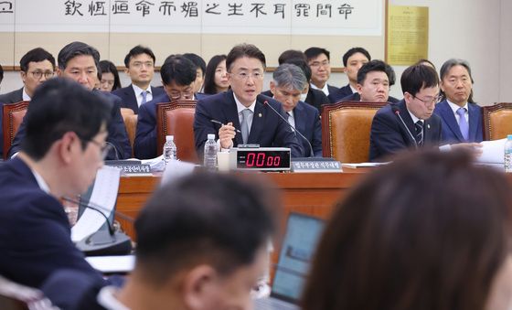 [국감] 한동훈 수사유출 기록 관련 답변하는 이진수 차관