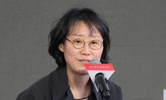 인사말 하는 정주리 감독