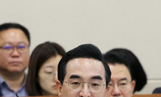 [국감] 답변하는 박홍근 장관