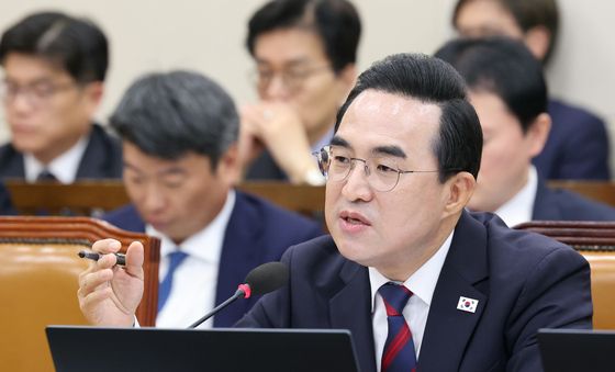 [국감] 답변하는 박홍근 장관