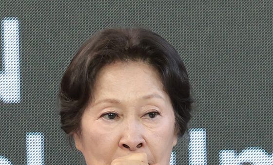 기침하는 김혜자