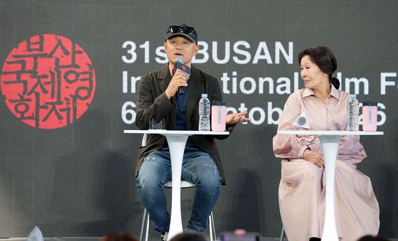 송일곤 감독, 김혜자와 호흡 영광
