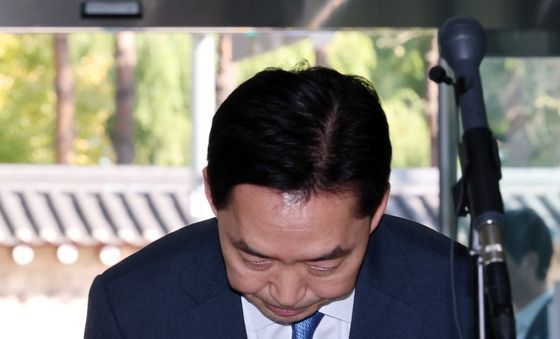 인사하는 김지용 후보자