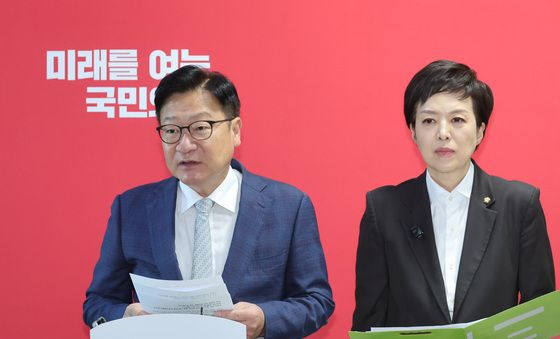 현안 브리핑하는 정점식 원내대표