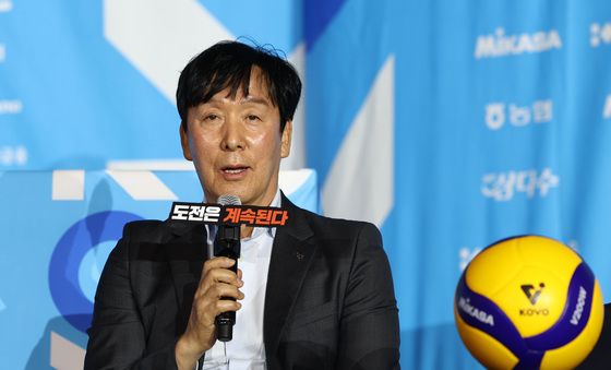 새 시즌 각오 밝히는 신영철 OK저축은행 감독