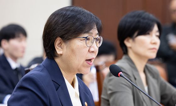 [국감] 질의 답하는 정은경 보건복지부 장관