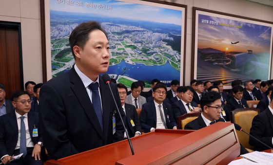 [국감] 질의에 답하는 서영득 테슬라코리아 대표