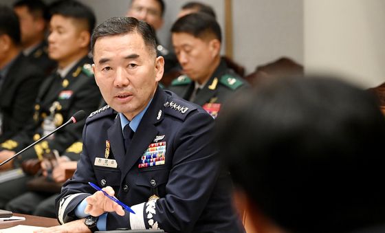 [국감] 의원 질의에 답하는 진영승 합참의장
