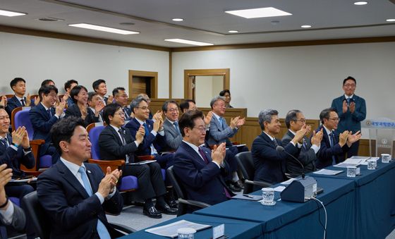 이재명 대통령, 극초음속 활공비행체 최초 시험발사 참관