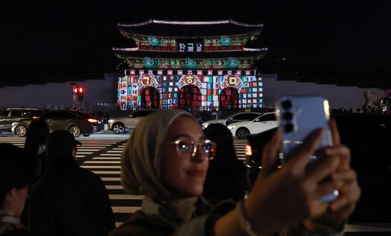 한글날 100주년 전야제…광화문 비추는 한글