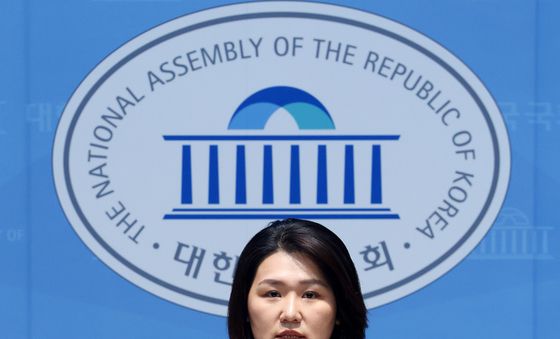 '국감 질의 방해' 사과 요구하는 손솔 의원