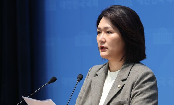 김태규 의원에게 사과 요구하는 손솔 의원