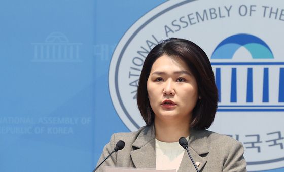 '국감 질의 방해' 사과 요구하는 손솔 의원