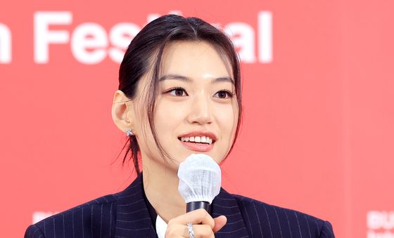 인사말 하는 '도라' 김도연