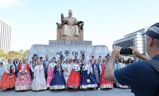 '한글을 창제한 세종대왕과 함께'