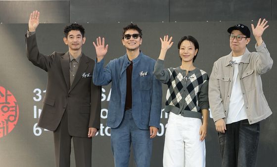 포즈 취하는 '푸른길' 주역들