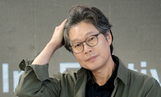 유재명, 근사한 꽃중년