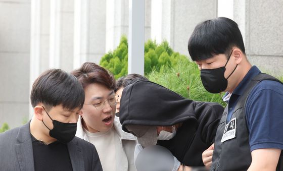 법정 나서는 나주 부부 살인 피의자