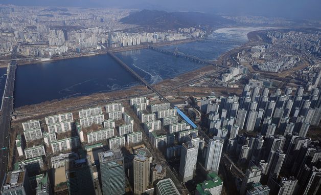 李대통령 "집값 안정, 무슨 수를 써서라도 성공시킬 것"