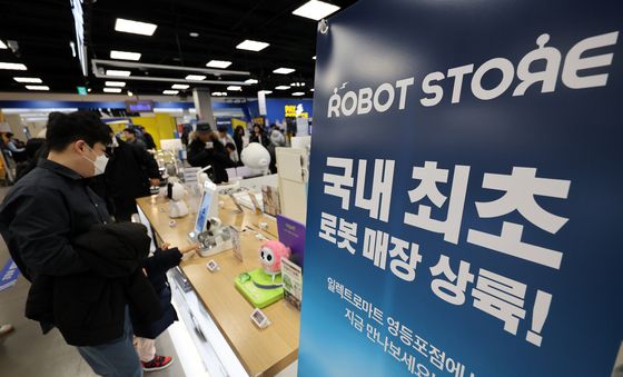 이마트, '국내 최초' 로보 매장 오픈