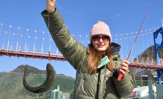 산천어 잡았어요