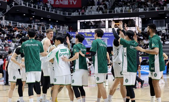 DB, KT 상대로 승리