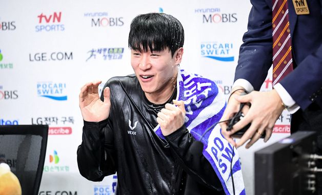 물세례 맞은 전성현