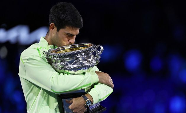 알카라스 '소중한 우승컵'