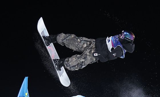 공중 묘기 선보이는 유승은