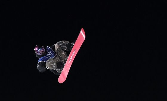 공중 연기 선보이는 유승은