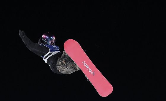 공중을 나는 유승은