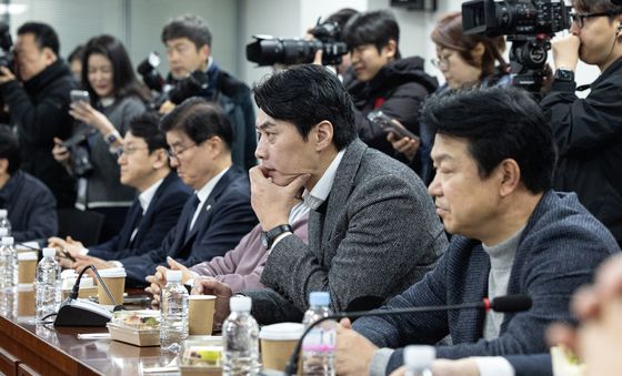 정청래 대표 발언 듣는 재선 의원들