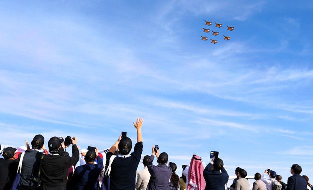 공군 블랙이글스, 사우디 방산전시회서 에어쇼 펼쳐