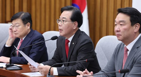 원내대책회의 발언하는 송언석