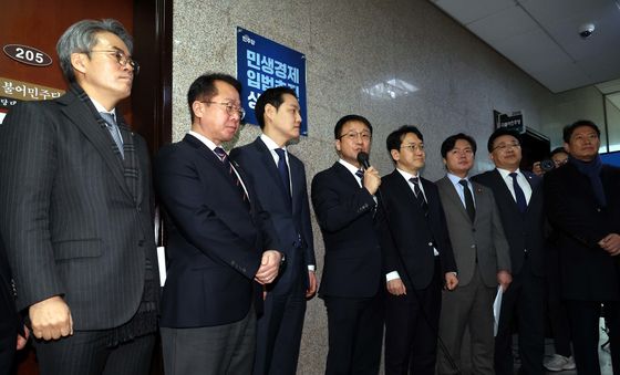 민생경제 입법추진 상황실 현판식 연 민주당