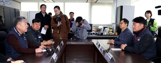 마주 앉은 양대노총 위원장