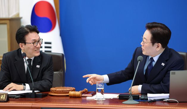 대화 나누는 이재명 대통령·김민석 총리