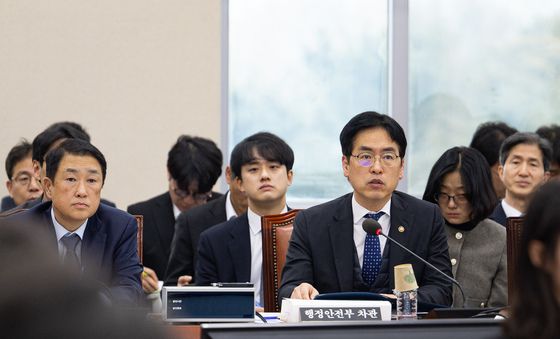 행안위 1소위 인사말하는 김민재 차관