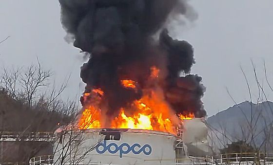 옥외탱크저장소 폭발과 함께 치솟는 불길