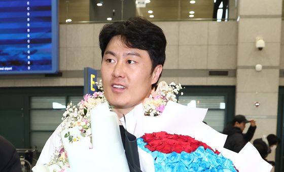 밝은 표정으로 귀국한 김상겸