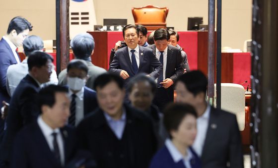 비공개 의원총회 마친 정청래