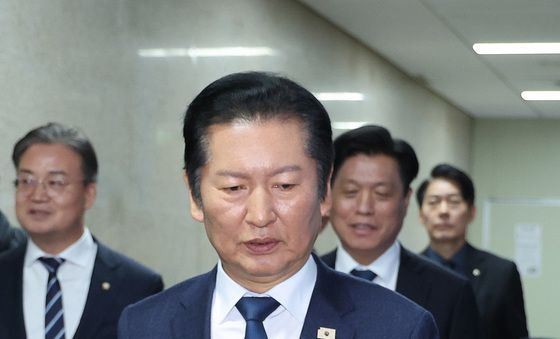 굳은 표정의 정청래 대표