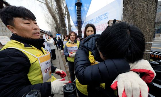 경찰 통제선에 가로막힌 3보 1배