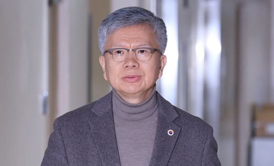 보건의료정책심의위원회의 참석하는 김택우 대한의사협회장