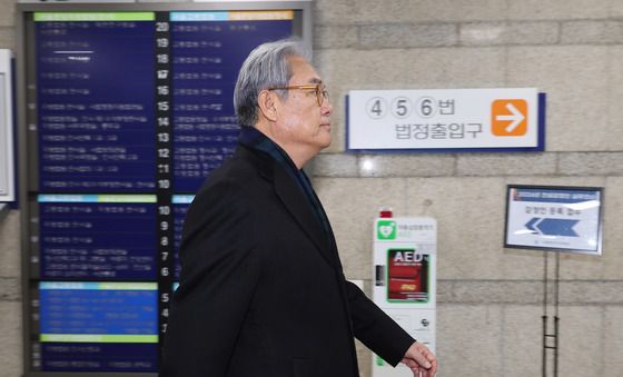 재판 출석하는 정진석 전 비서실장