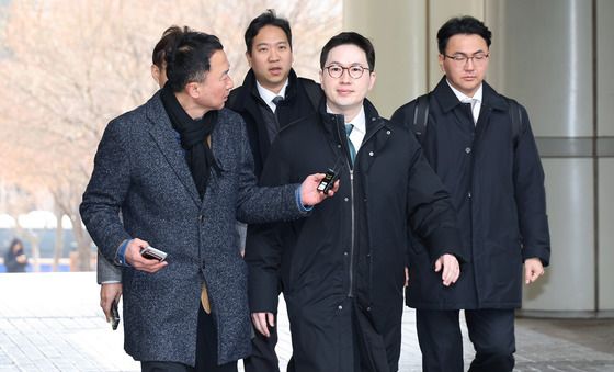 질문받는 이원모 전 비서관