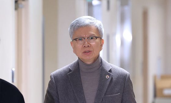 보건의료정책심의위원회의 참석하는 김택우 대한의사협회장