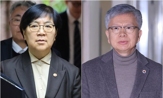 보건의료정책심의위원회의 참석하는 정은경 복지 장관·김택우 대한의사협회장