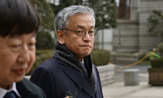 최상목 전 부총리, 헌법재판관 미임명 관련 첫 재판 출석