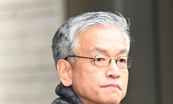 최상목 전 부총리 '묵묵히 법정으로'